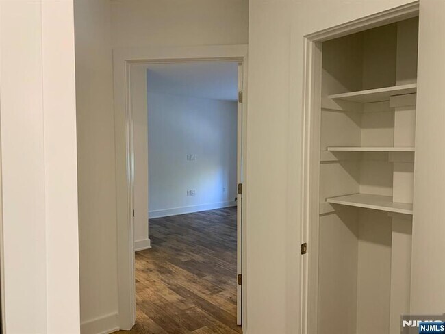 Building Photo - 301 Beech St