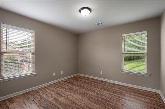 Building Photo - 211 Gilmore Cir SW