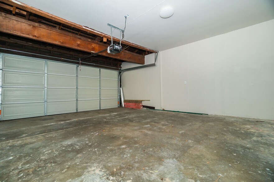 Two Car Garage - 2801 Daisy Ave
