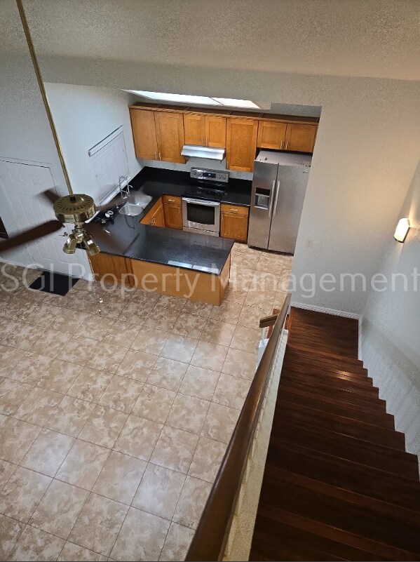 Building Photo - Highly upgraded property close to communit...