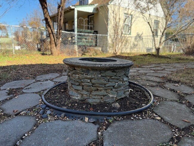 Building Photo - 504 9th St SW