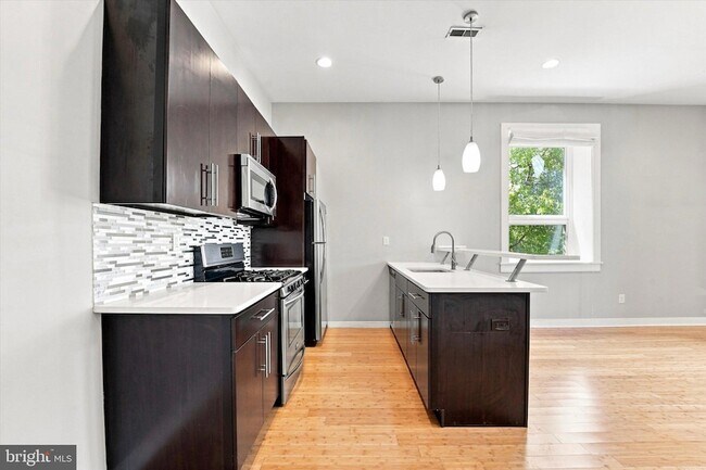 Building Photo - 655 59 N 16th Street Unit 1
