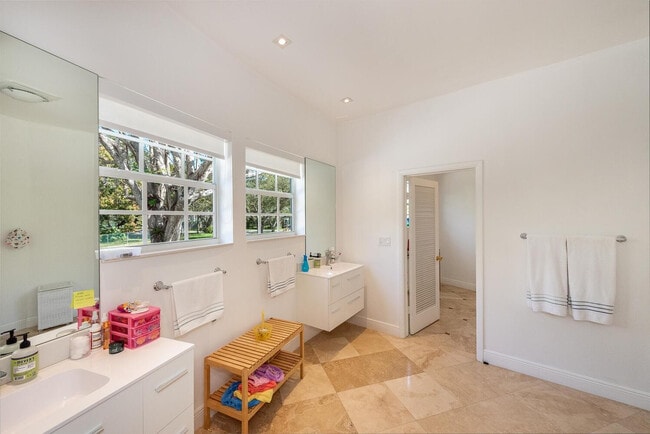 Building Photo - 6205 SW 108th St