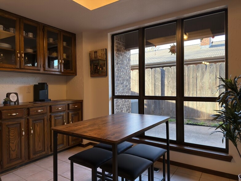 Breakfast Nook - 2105 Appomattox