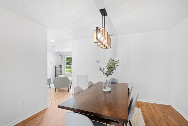 Building Photo - 1019 Larch Way