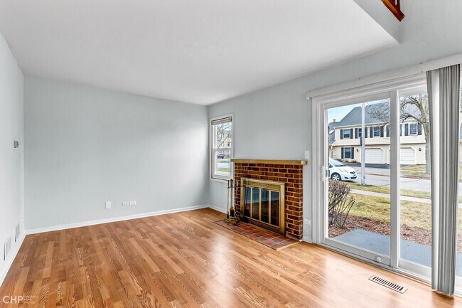 Building Photo - 2621 College Hill Cir
