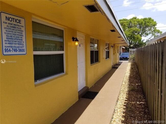 Building Photo - 5972