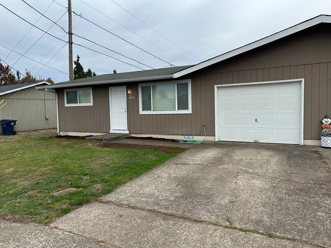 Building Photo - Beautifully updated 2 bed/1bath duplex in Thurston!