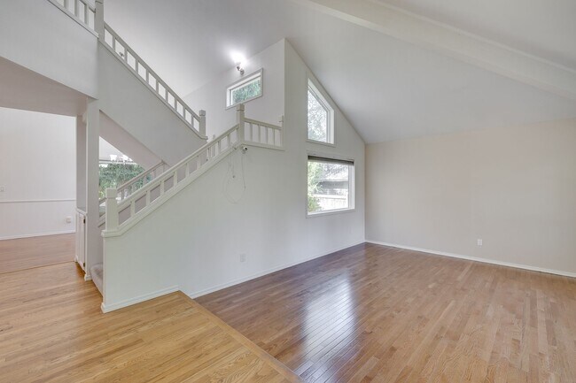 Building Photo - Updated 4 bed 2.5 bath in Sammamish!