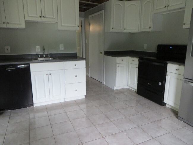 Building Photo - 22025 Evergreen Mills Rd