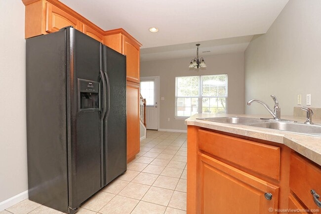 Building Photo - Larkspur Ct 2804/2806