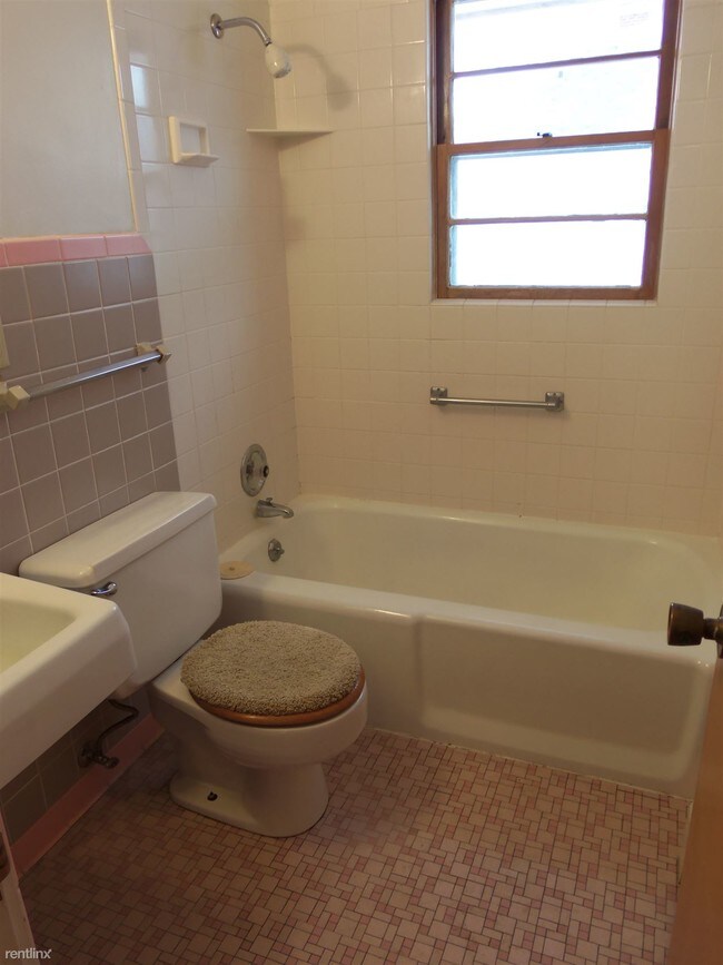 Building Photo - 1 br, 1 bath Apartment - 1534 S 11th St Apt 2