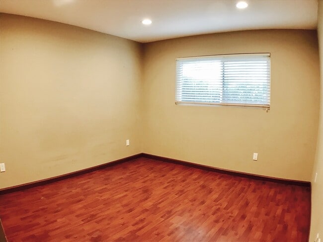 Building Photo - 15661 Viewridge Ln