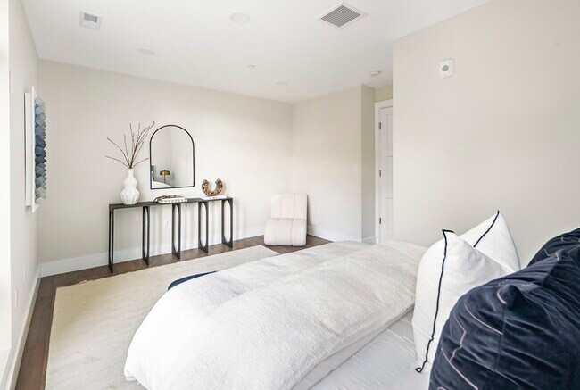 Building Photo - 20 Kinmonth Rd