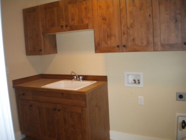 Building Photo - Near Sac Middle school and Morning Star Elem