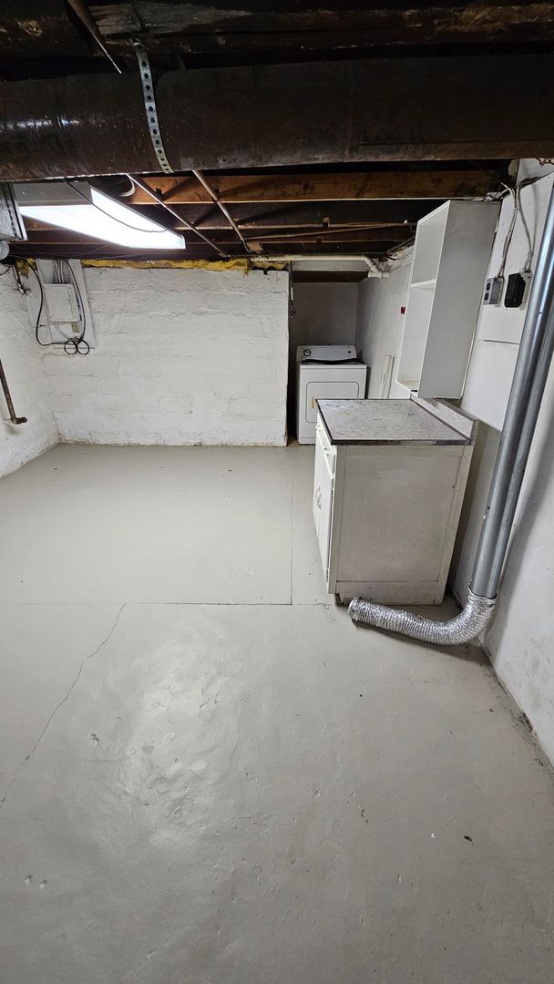 Building Photo - 3 Bedroom Duplex