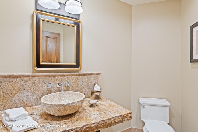 Building Photo - 415 E Dean St