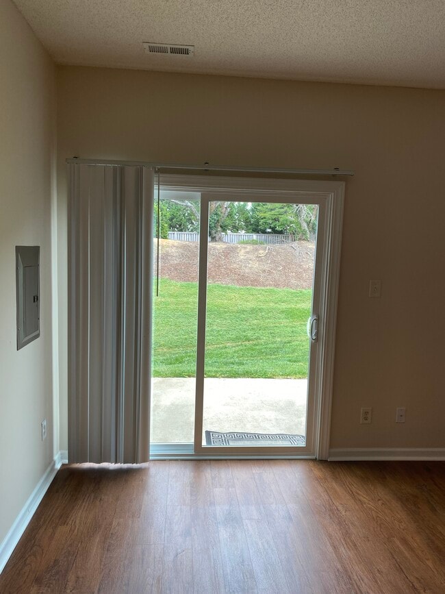 Building Photo - 102 Watertree Ln