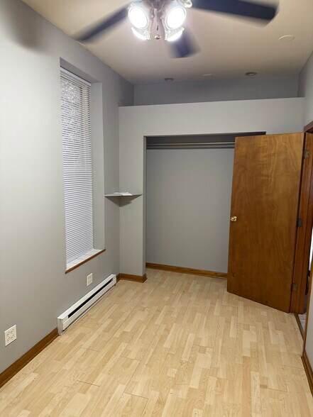 Building Photo - 840 N California Ave