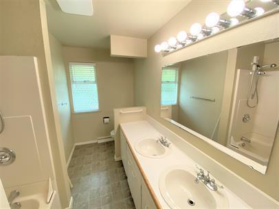 Building Photo - 4 bedroom in Mercer Island WA 98040