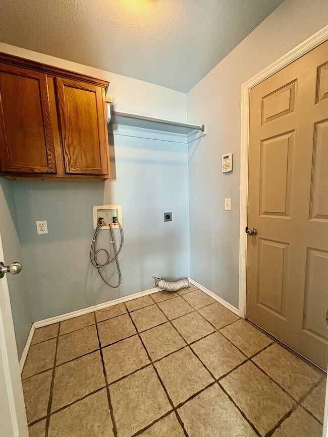 Building Photo - 806 Beaumont Square