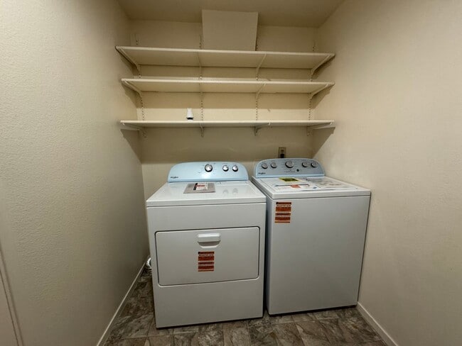 Building Photo - 3 Bed, 2 Bath Home Available NOW in Southeast Reno!