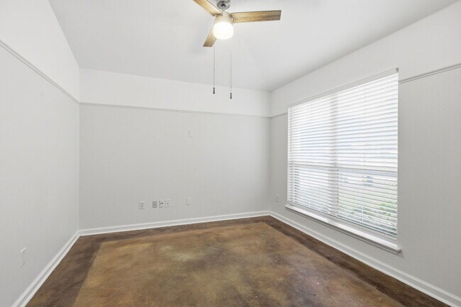 Building Photo - 1202 Sundrop Pl