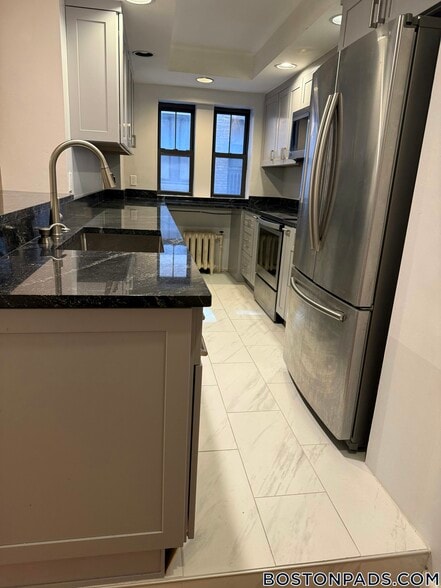 Building Photo - 452 Park Dr