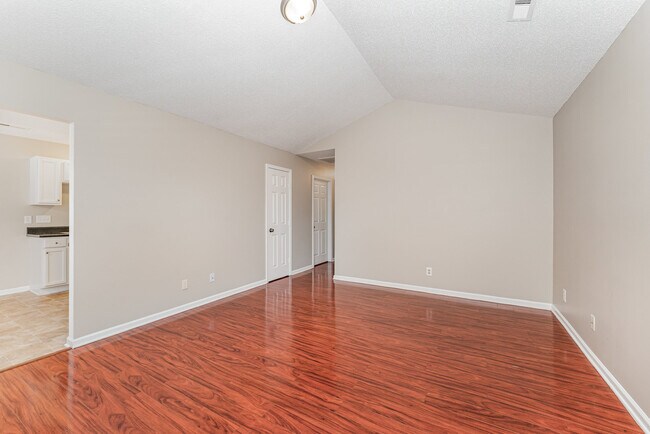 Building Photo - 302 Apple Ridge Rd