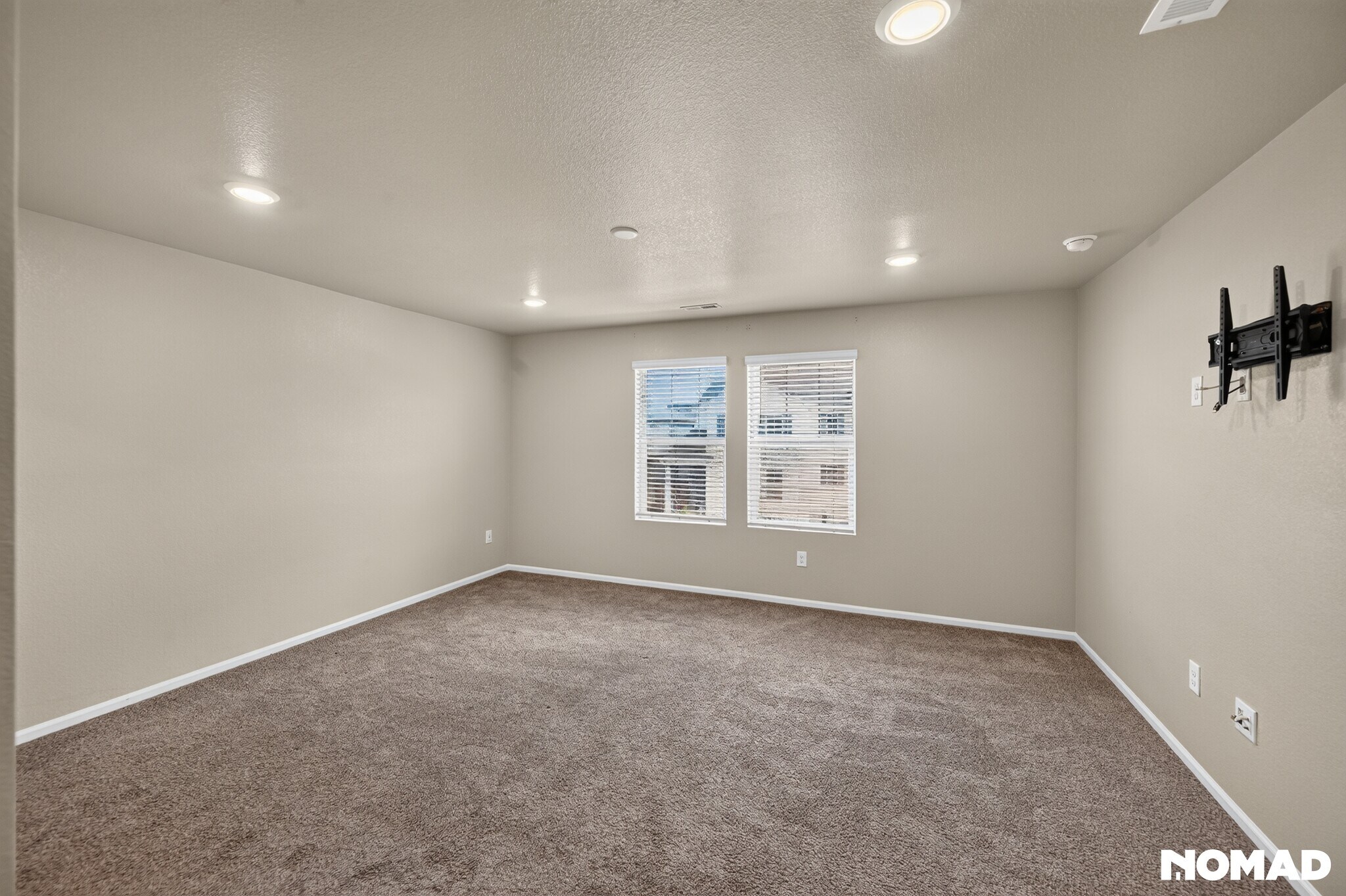 Building Photo - 745 N Tempe St