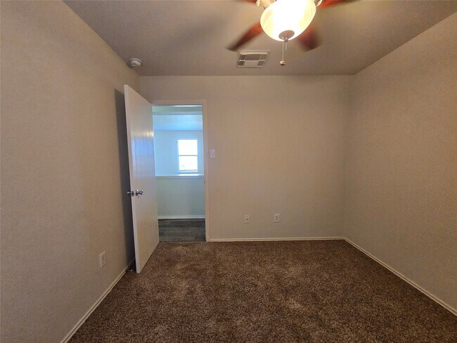 Building Photo - 6527 Fairbrook Park Ln