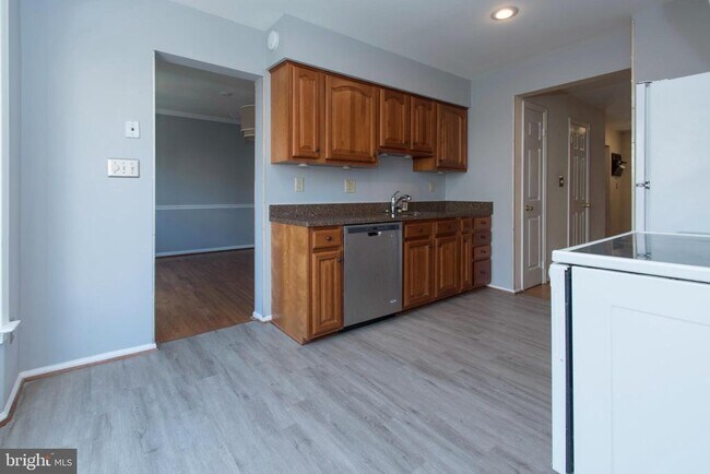 Building Photo - 48 Pontiac Way