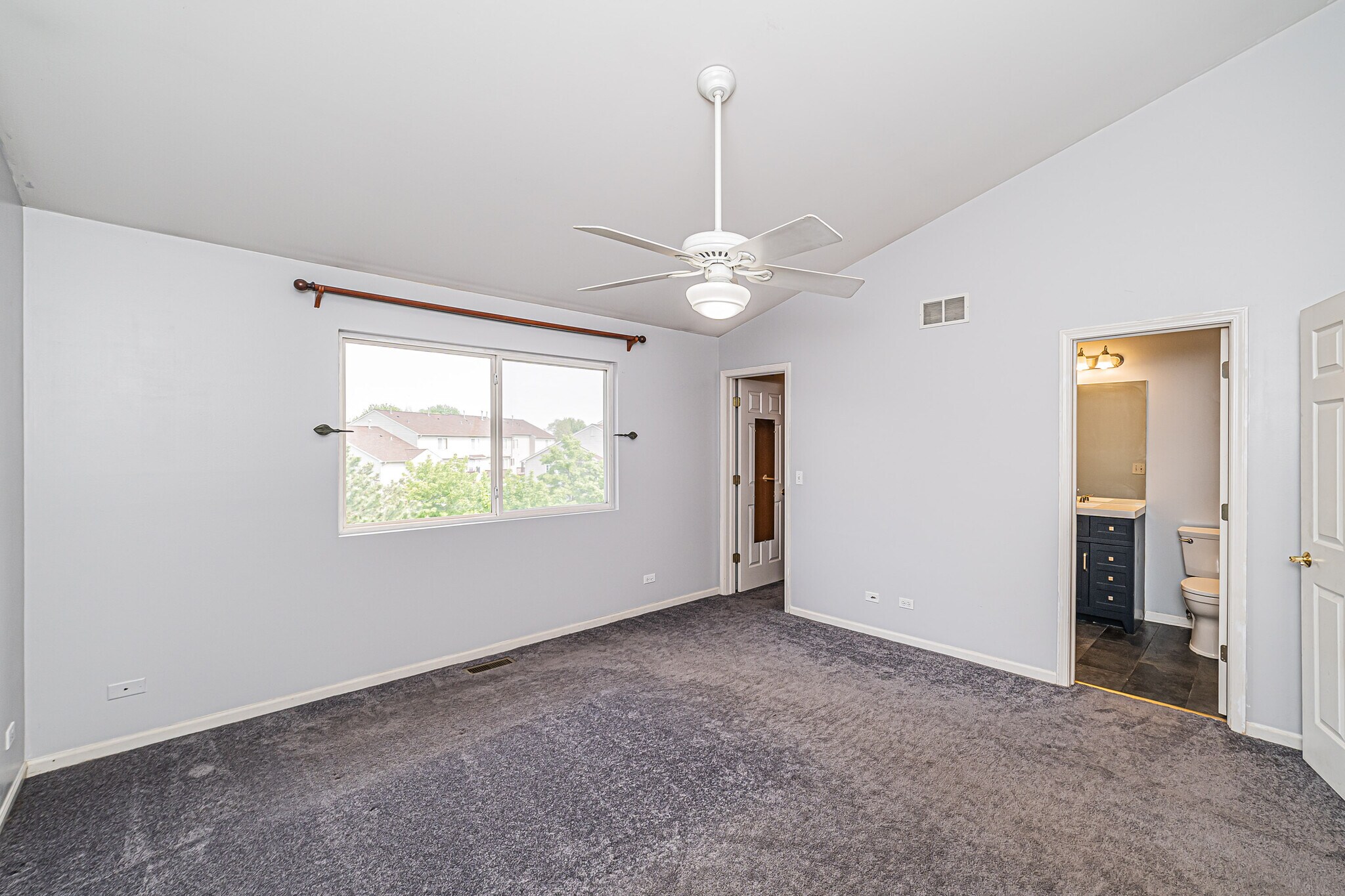 Building Photo - 1060 Ellsworth Dr