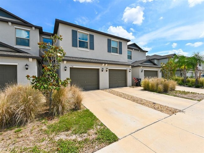Building Photo - 736 Royal Empress Dr