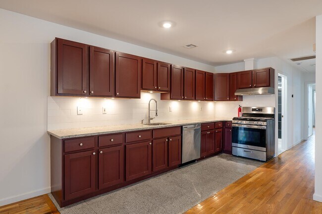Primary Photo - 108 Claremont Ave