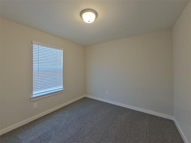 Building Photo - 310 Lincoln Cir