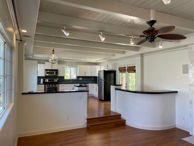 Building Photo - 240 Avenida Pelayo