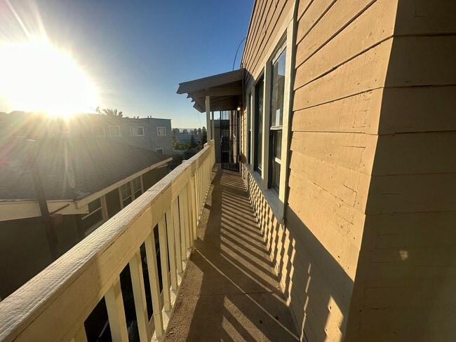 Building Photo - UPGRADED 4 BEDROOM NEAR DRAKE PARK!