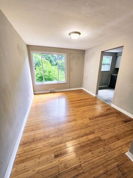 Building Photo - 456 Idlewood Rd