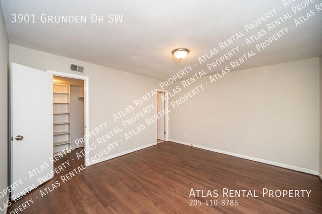 Building Photo - 3901 Grunden Dr SW