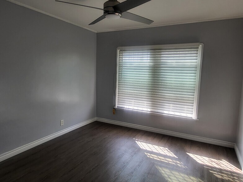 Building Photo - 10239 S 8th Ave