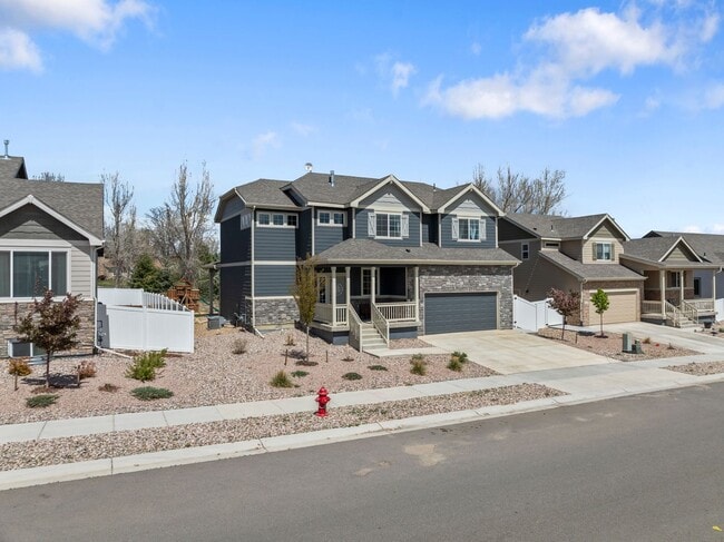 Building Photo - Spacious 4-Bedroom Home with Private Backy...