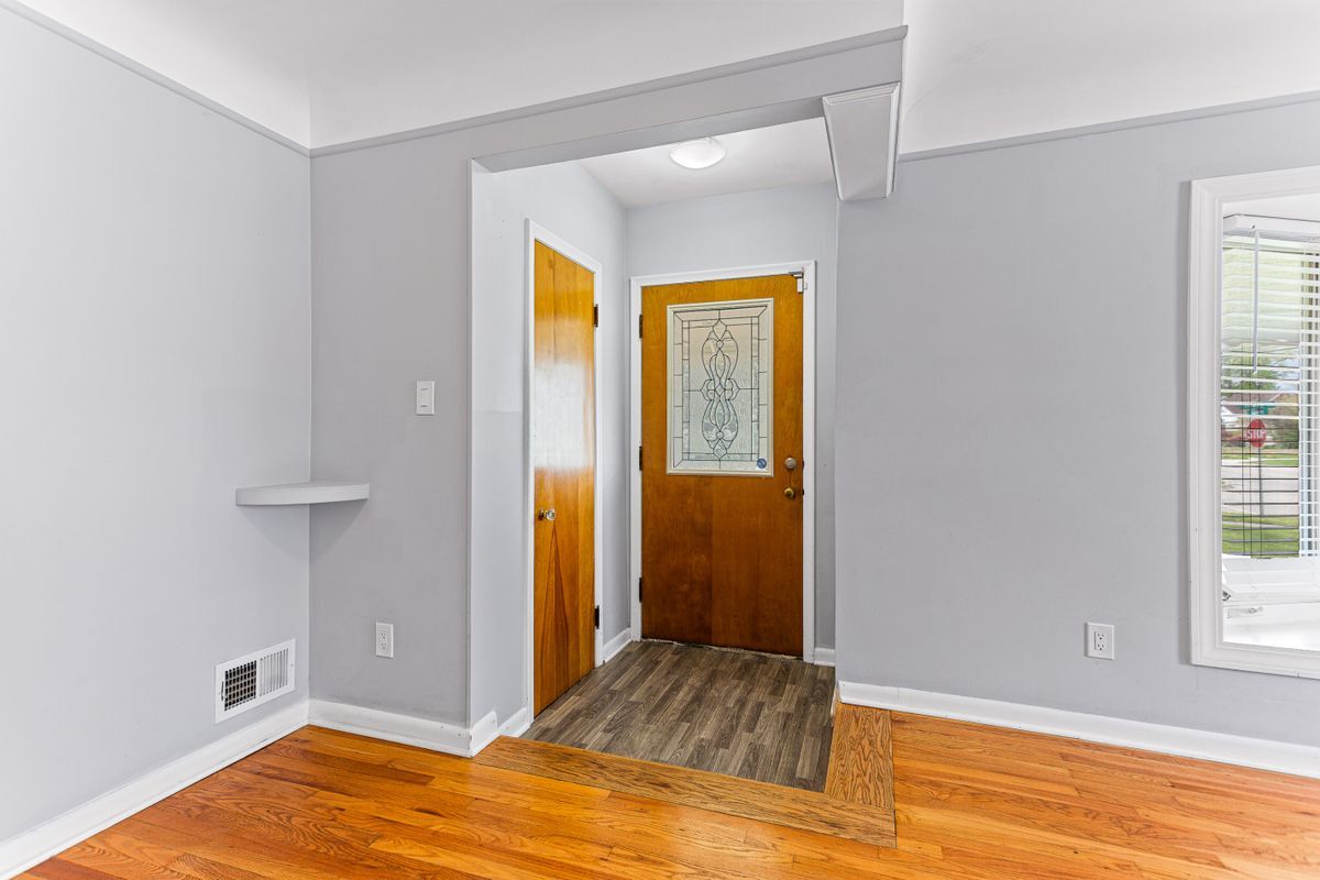 Building Photo - 25346 Fairway Dr