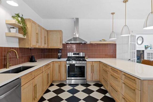Primary Photo - 3 Bed | 2 Bath | Fenced Backyard + Beautif...