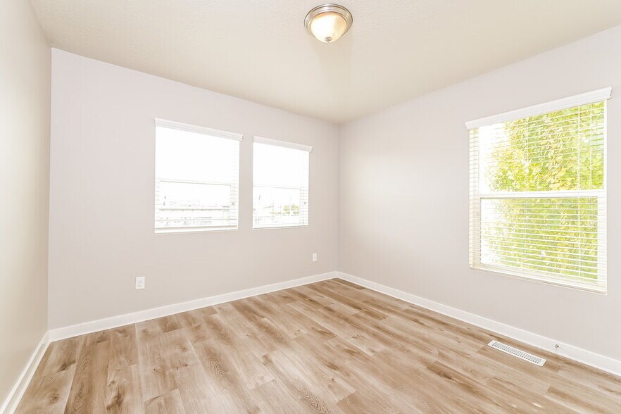 Building Photo - 13368 S Moorfield Dr