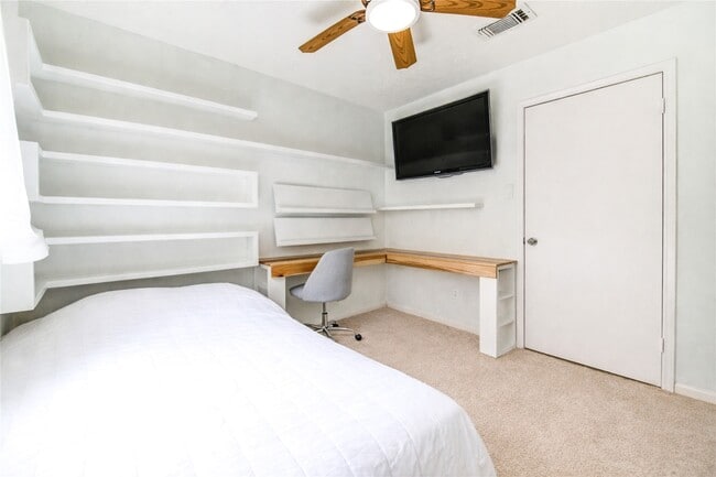 Building Photo - 7027 Brockington Dr