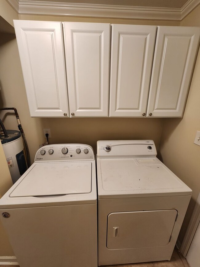 Building Photo - Chapel Hill / Bradford Place Condo AVAILABLE