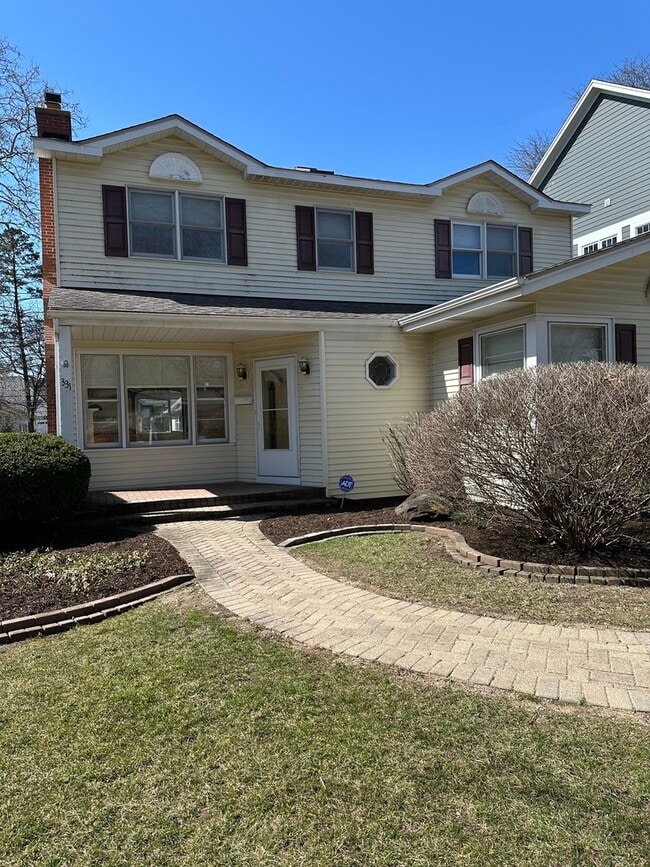 Building Photo - 331 S Julian St