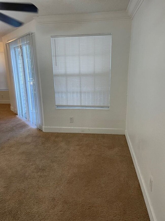 Building Photo - Lexington Place - 1126