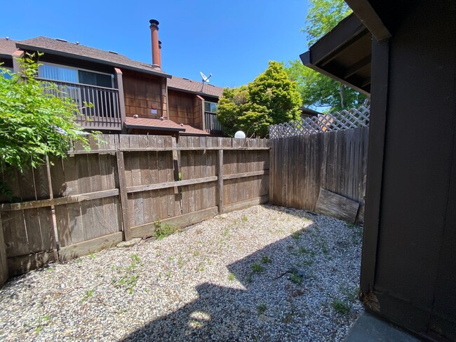 Building Photo - 1481 Parkway Dr